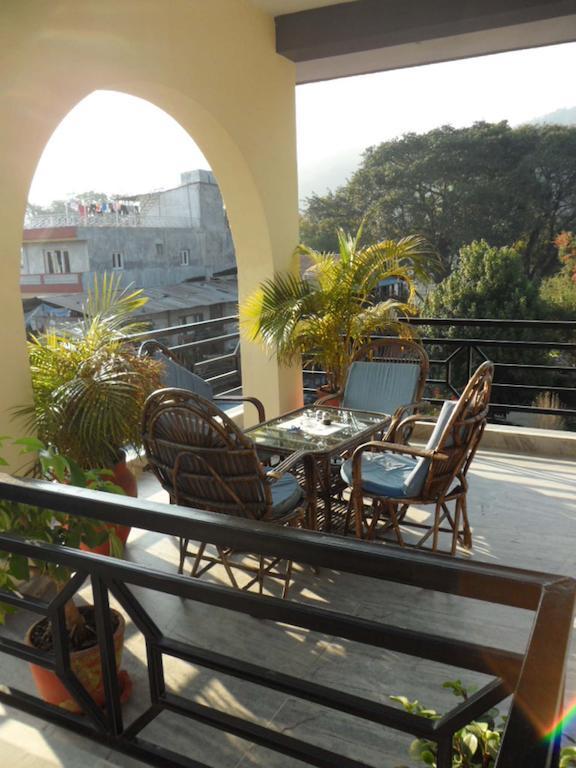 Hotel Nirvana Pokhara Kültér fotó