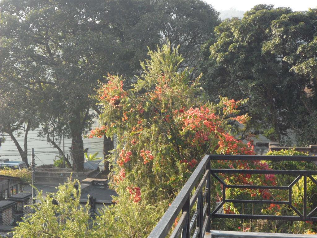 Hotel Nirvana Pokhara Kültér fotó