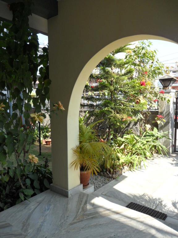 Hotel Nirvana Pokhara Kültér fotó